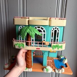 Fisher-Price Sweet Streets Teal and Cream Tropical Beach House Dollhouse Playset